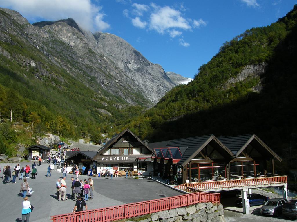 Briksdalsbre Fjellstove Hotel ภายนอก รูปภาพ